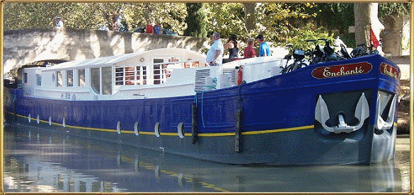El encantador buque "Enchanté" fue creado para navegar por el romántico Canal du Midi, en el Sur de Francia... CRUCEROS FLUVIALES CANALES DE FRANCIA ENCHANTÉ CANAL DU MIDI ENCHANTE CRUCEROS FLUVIALES DE LUJO BARCOS PEQUEÑOS CHARTER CRUCEROS PRIVADOS ALQUILER BARCOS CANALES GRUPOS DE AMIGOS CRUCEROS PRIVADOS CRUCEROS DE LUJO LUXURY CRUISES BARGE HOTEL ENCHANTÉ CANAL DU MIDI FRANCE FRANCIA